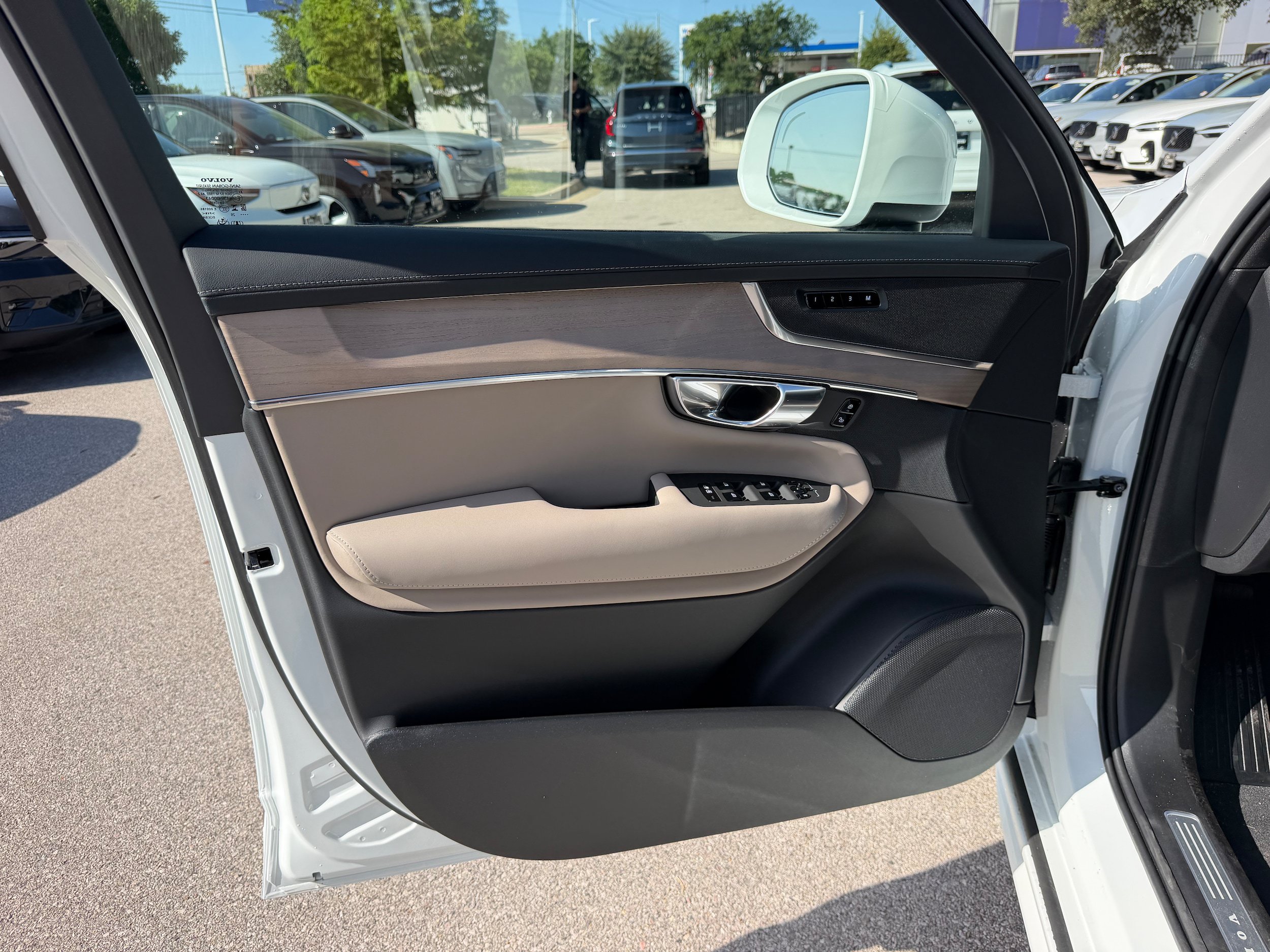 New 2026 Volvo XC90 T8 Plus w/ Protection Package AWD/4WD image 16