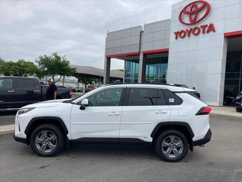 Certified 2024 Toyota RAV4 LE AWD/4WD image 8