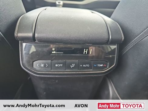 Used 2022 Toyota Highlander XLE image 28
