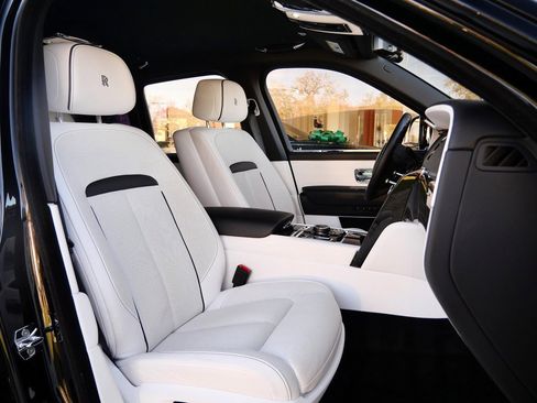 Certified 2022 Rolls-Royce Cullinan Black Badge image 32