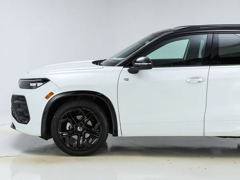 New 2026 Volkswagen Tiguan SE R-Line image 3