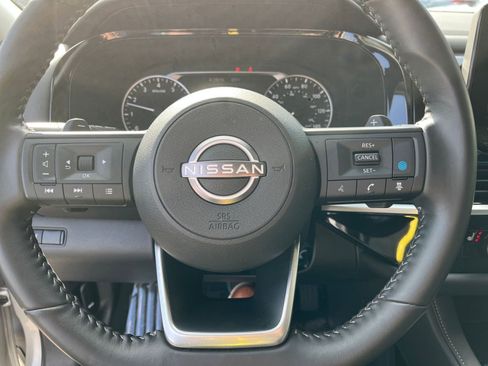 Used 2025 Nissan Pathfinder SV FWD image 30