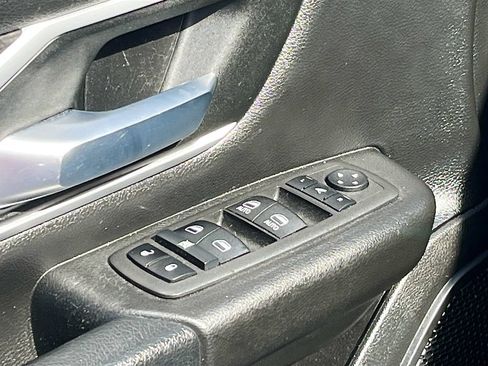 Used 2022 RAM 1500 Big Horn AWD/4WD image 18