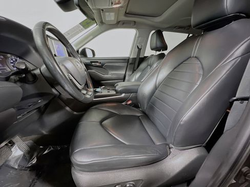 Used 2023 Toyota Highlander XLE image 15