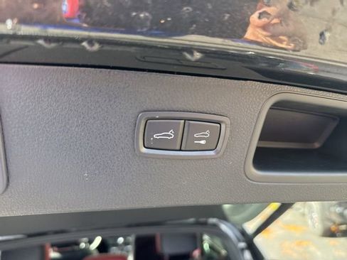 Used 2024 Porsche Macan image 23