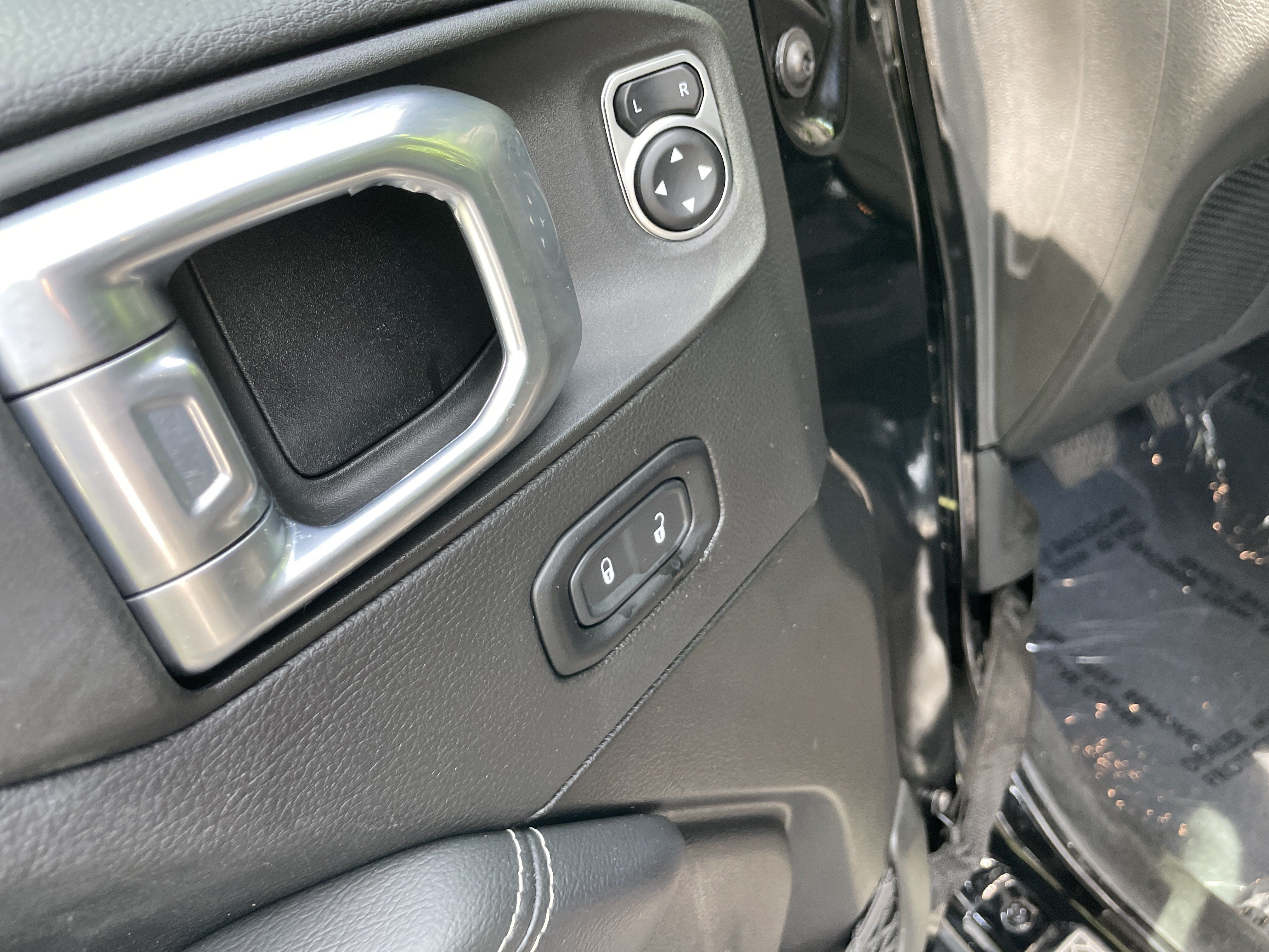 Used 2022 Jeep Wrangler Unlimited Sahara w/ LED Lighting Group AWD/4WD image 14