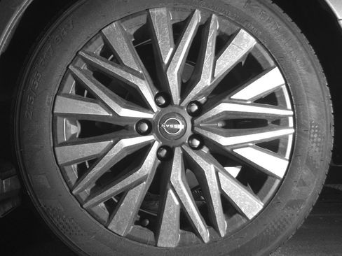 Used 2025 Nissan Altima 2.5 SV image 14