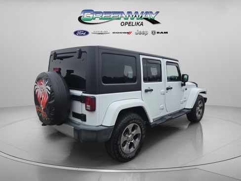 Used 2017 Jeep Wrangler Unlimited Sahara w/ Connectivity Group image 7