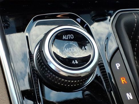 New 2025 GMC Canyon Denali w/ LPO, Denali Black Edition image 13