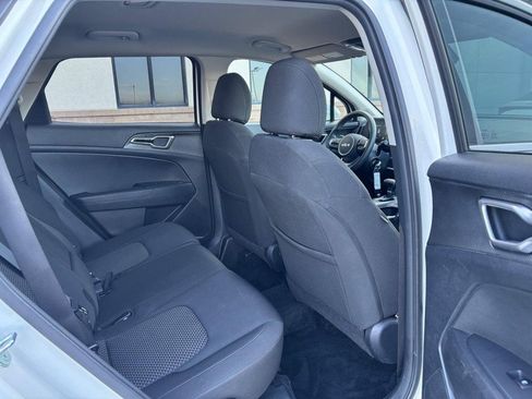 Used 2023 Kia Sportage LX AWD/4WD image 12