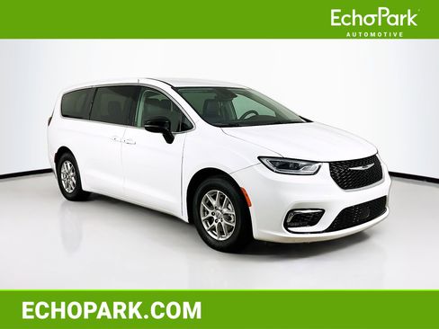Used 2024 Chrysler Pacifica Touring-L image 1