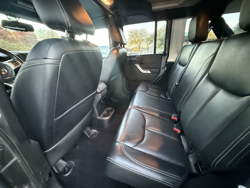 Used 2017 Jeep Wrangler Unlimited Rubicon AWD/4WD image 13