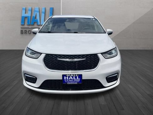 Used 2023 Chrysler Pacifica Touring-L FWD image 8