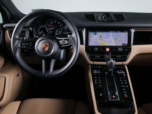Used 2025 Porsche Macan image 15