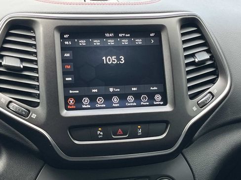 Used 2021 Jeep Cherokee Trailhawk AWD/4WD image 18