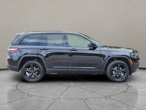 Certified 2024 Jeep Grand Cherokee Altitude AWD/4WD image 13
