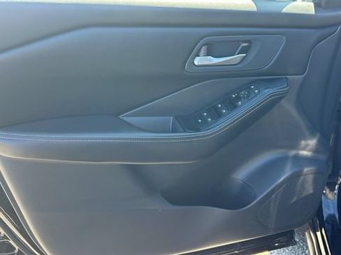 Used 2024 Nissan Rogue SV AWD/4WD image 16