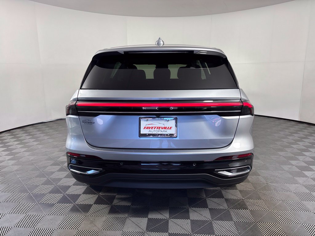 Used 2025 Lincoln Nautilus Premier AWD/4WD image 11