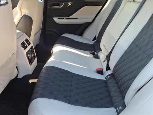 Used 2020 Jaguar F-PACE SVR image 5
