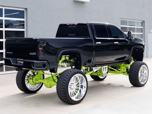 Used 2021 Chevrolet Silverado 3500 High Country w/ Z71 Off-Road Package image 2