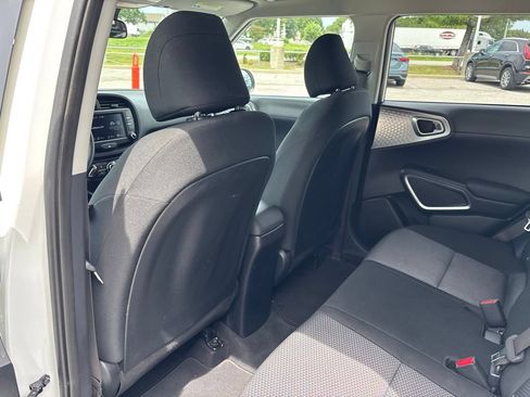Used 2025 Kia Soul LX w/ LX Technology Package FWD image 13