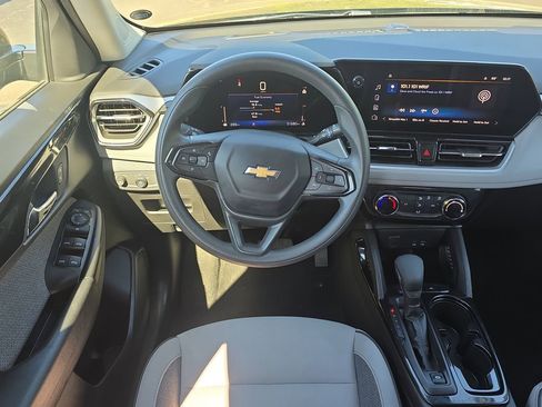 Used 2024 Chevrolet TrailBlazer LT FWD image 28