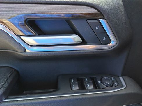 Used 2022 Chevrolet Silverado 1500 LT AWD/4WD image 7