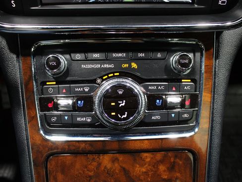 Used 2018 Lincoln Continental Reserve FWD image 16