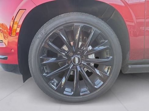 Certified 2026 Cadillac Escalade ESV Platinum Sport w/ LPO, ONYX Package AWD/4WD image 9