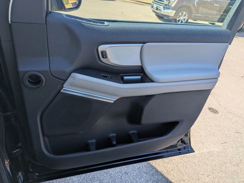 Certified 2025 Ford Expedition Active image 37