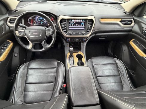 Used 2018 GMC Acadia Denali w/ Technology Package FWD image 11