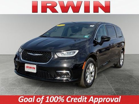 Used 2025 Chrysler Pacifica Select image 1