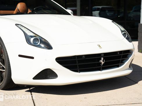 Used 2016 Ferrari California T image 2