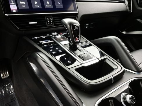 Certified 2021 Porsche Cayenne Turbo AWD/4WD image 11