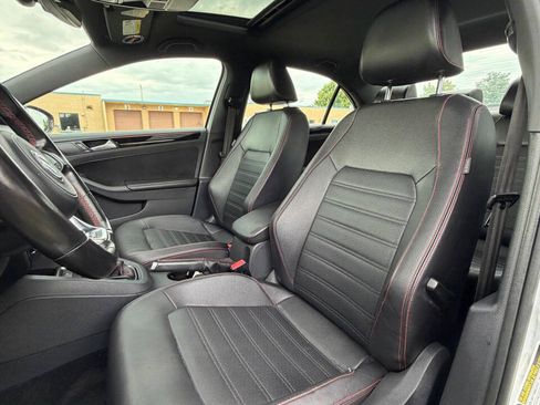 Used 2017 Volkswagen Jetta GLI FWD image 10