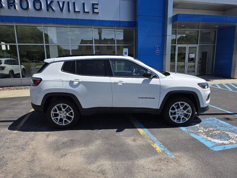 Used 2023 Jeep Compass Latitude AWD/4WD image 8