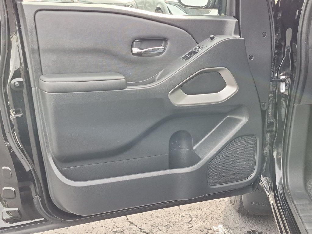 Used 2024 Nissan Frontier SV RWD image 12