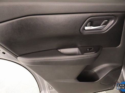 Used 2024 Nissan Rogue SV image 15