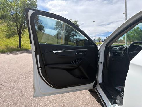 Used 2019 Chevrolet Impala LT FWD image 10