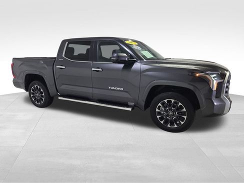 Used 2025 Toyota Tundra Limited AWD/4WD image 25