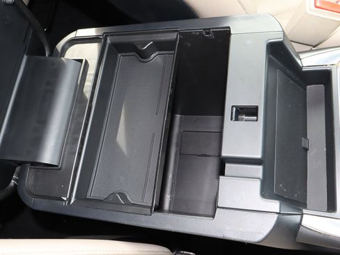 Used 2020 Ford Explorer XLT w/ Equipment Group 202A image 29