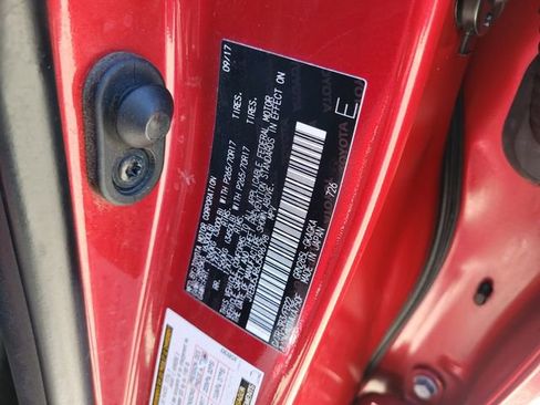 Used 2018 Toyota 4Runner SR5 AWD/4WD image 25