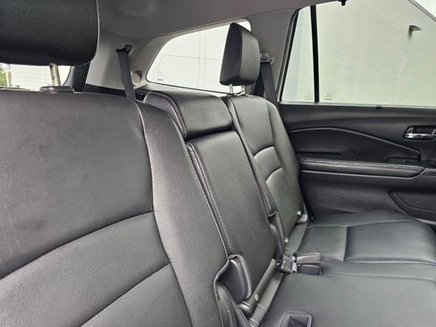 Used 2017 Honda Pilot Touring image 13