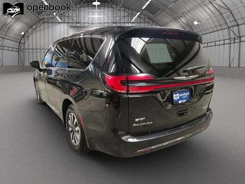 Used 2023 Chrysler Pacifica Limited FWD image 7