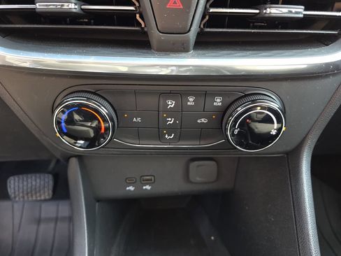Used 2024 Buick Encore GX Preferred FWD image 23