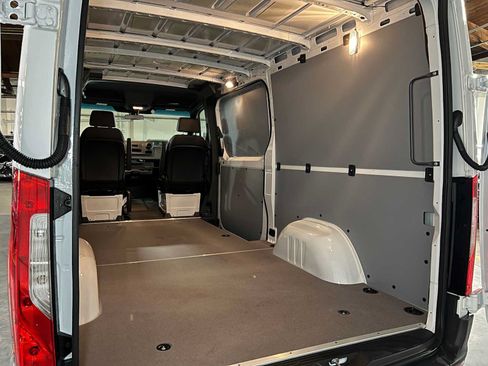Used 2025 Mercedes-Benz Sprinter 2500 image 18
