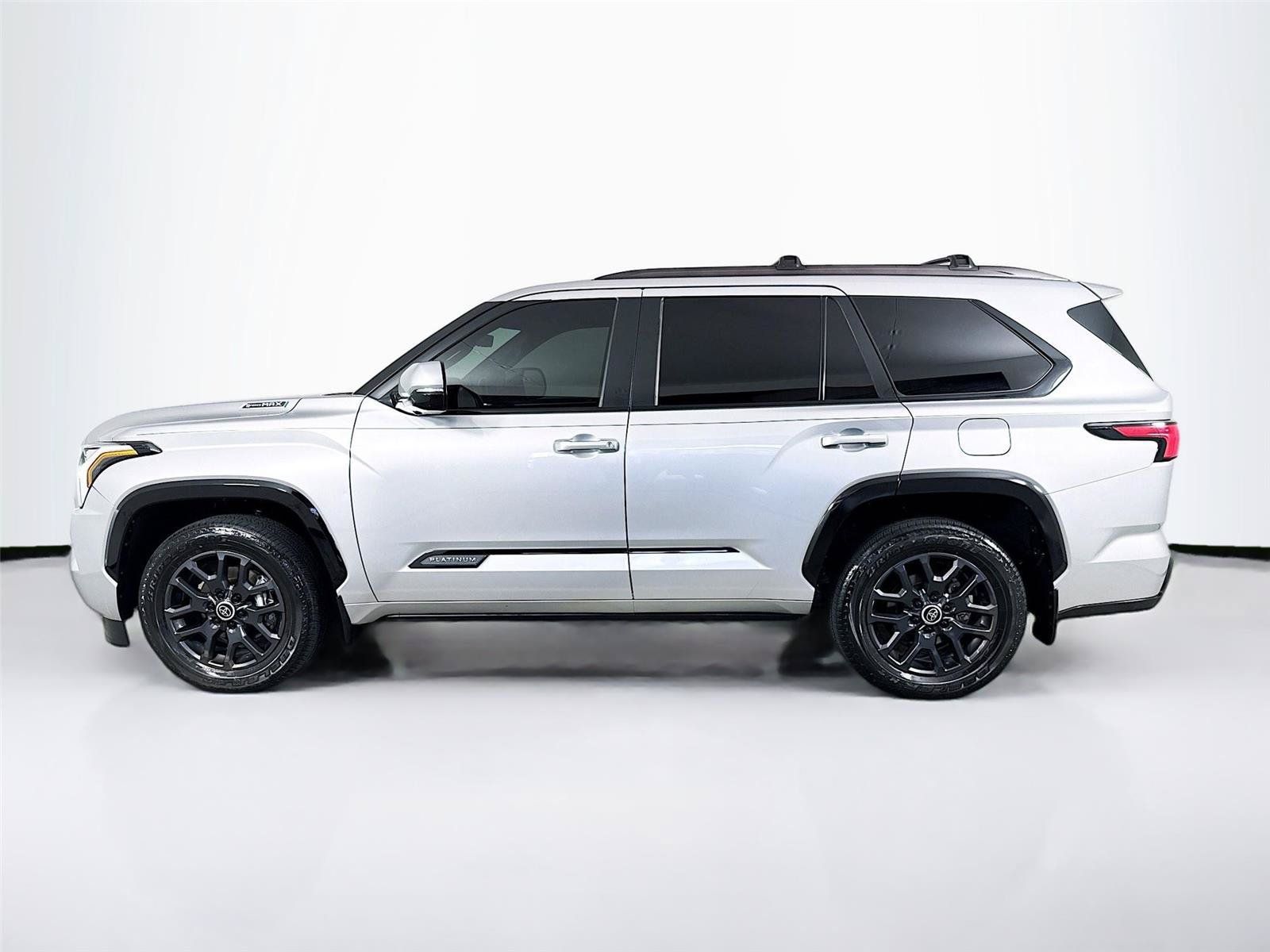 Used 2024 Toyota Sequoia Platinum AWD/4WD image 32