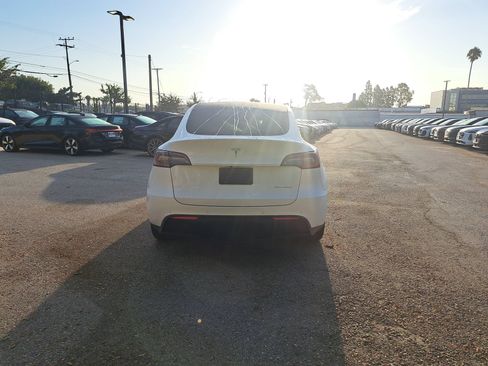 Used 2022 Tesla Model Y Long Range AWD/4WD image 6