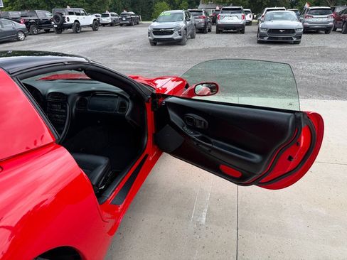 Used 2004 Chevrolet Corvette Coupe w/ Preferred Equipment Group RWD image 14
