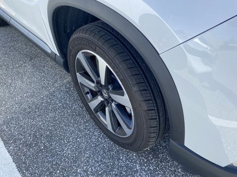 Used 2025 Honda Pilot Touring image 7